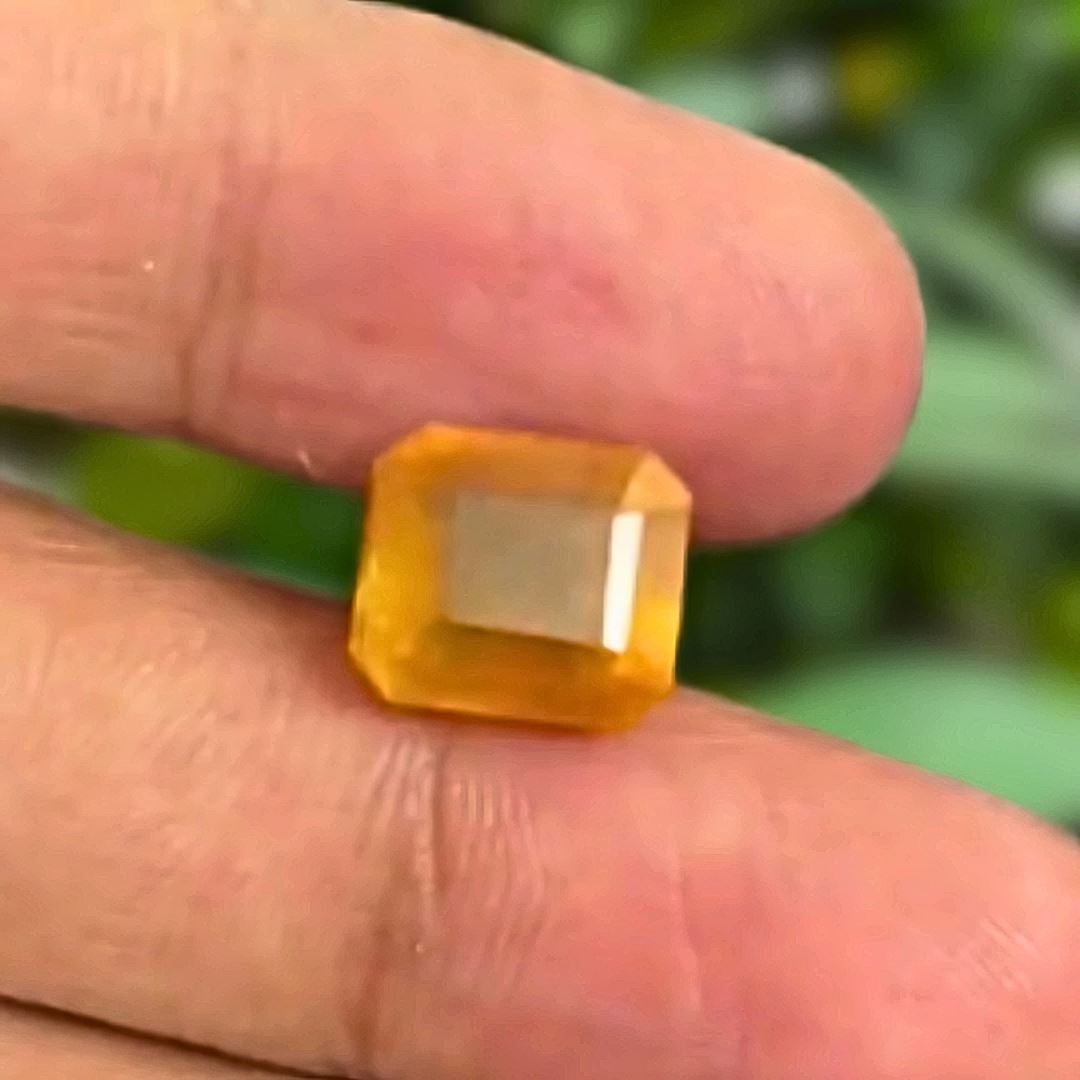 10.25 Ratti Yellow Sapphire (Pokhraaj) With Lab Certificate,Body Weight=100 - 110 kg Ratna Palace